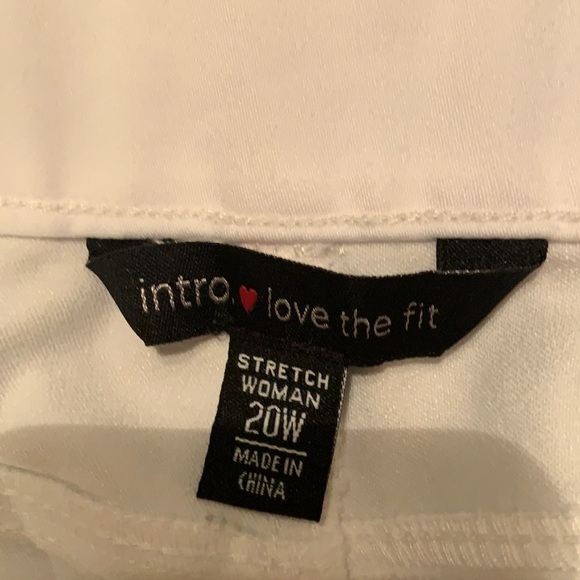 20. Intro The Fit Rose Fringe Capri in White - Picture 11 of 15